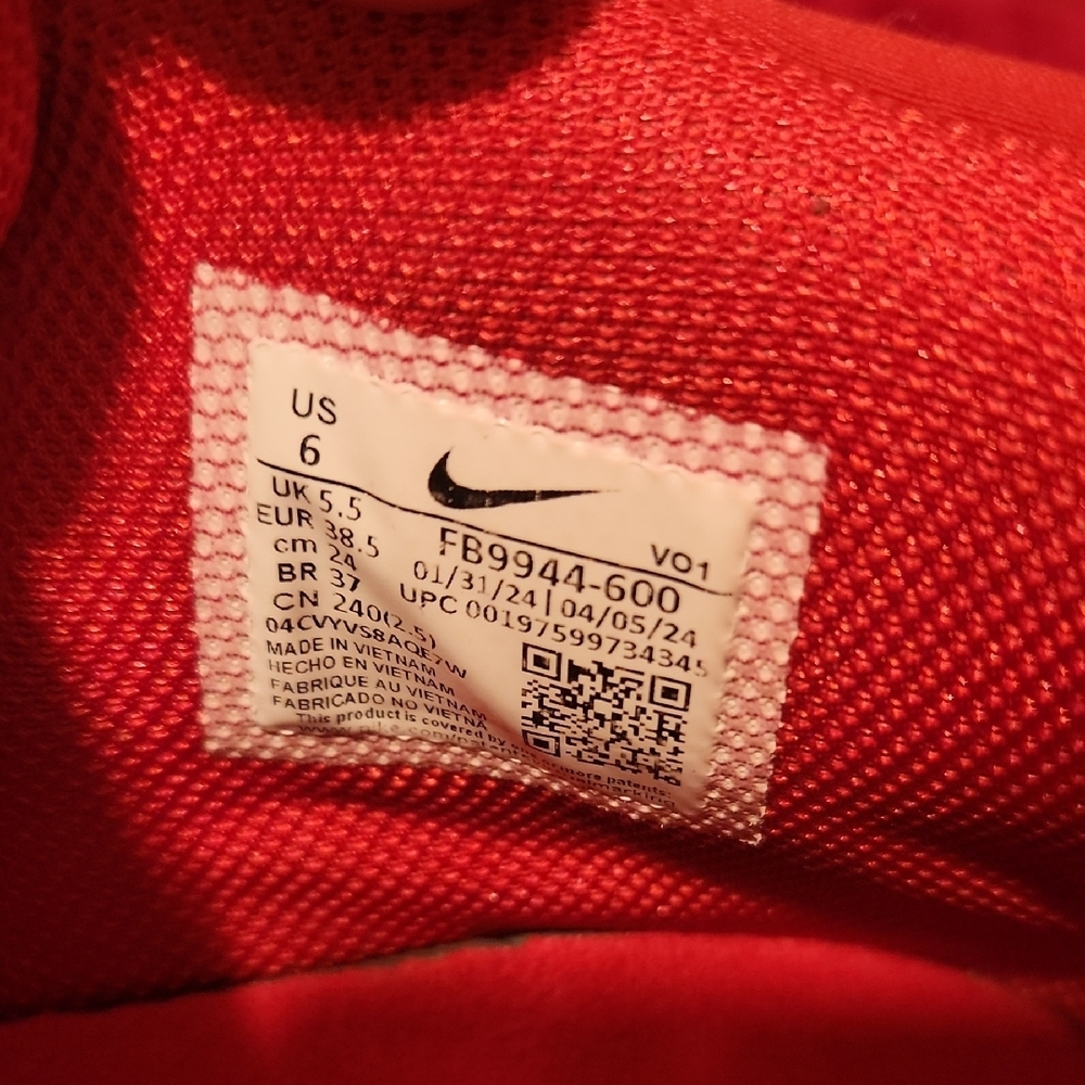 Nike Red Sports Shoes - Picture 8 of 8